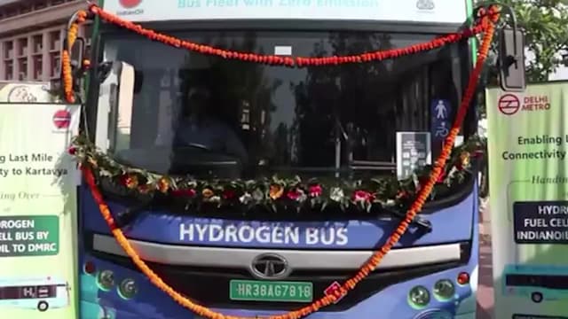 साकेत: दिल्ली मेट्रो ने सेंट्रल विस्टा में एकीकृत हाइड्रोजन-संचालित शटल बस सेवा शुरू की