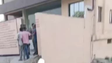 बस्ती: मुंडेरवा थाना क्षेत्र में निजी अस्पताल में इलाज के दौरान युवती की मौत पर परिजनों ने किया हंगामा, अस्पताल प्रबंधक फरार