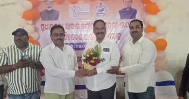 ରେମୁଣା: ରେମୁଣା NAC କାର୍ଯ୍ୟାଳୟ ରେ ପ୍ରଧାନମନ୍ତ୍ରୀ ଆବାସ ଯୋଜନାର ହିତାଧିକାରୀଙ୍କ କାର୍ଯ୍ୟାଦେଶ ବଣ୍ଟନ କଲେ।ସରକାରୀ ଦଳ ଉପମୁଖ୍ୟ ସଚେତକ