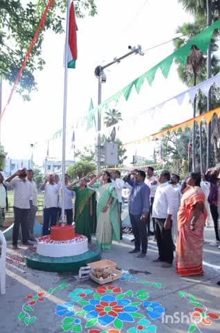 మహానగరపాలక సంస్థ ప్రధాన కార్యాలయంలో జాతీయ జెండాను ఆవిష్కరించిన ఇంచార్జ్ కమిషనర్ చాహత్ బాజ్ పై