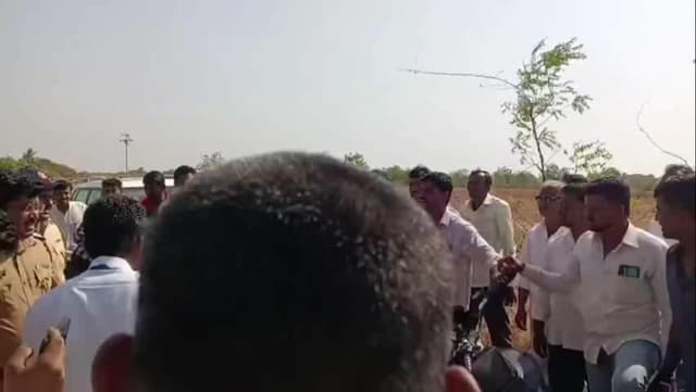 शिरोळ: संत सावता माळींच्या भूमीत शक्तीपीठ महामार्गाला शेतकऱ्यांचा एल्गार!
अधिकाऱ्यांना सर्वेक्षण अर्धवट सोडून फिरले माघारी