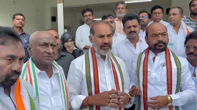 సిరిసిల్ల: తెలంగాణరాష్ట్ర ఆవిర్భావ దినోత్సవం సందర్భంగా జిల్లాకాంగ్రెస్ పార్టీకార్యాలయం వద్ద మాట్లాడిన ప్రభుత్వ విప్ ఆది శ్రీనివాస్