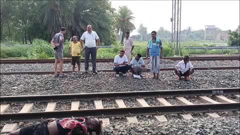 बरहरुवा: बरहरवा में ट्रेन से कटकर एक व्यक्ति की मौत, परिवार में मातम