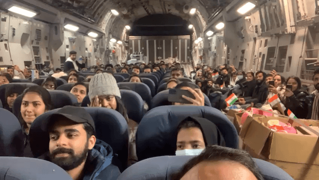 Sumy से छात्र समूह , Rzeszow , पोलैंड के होते हुए , IAF C - 17 विशेष उड़ान द्वारा भारत वापिस लाए जा रहे हैं <nis:link nis:type=tag nis:id=यूक्रेन nis:value=यूक्रेन nis:enabled=true nis:link/>