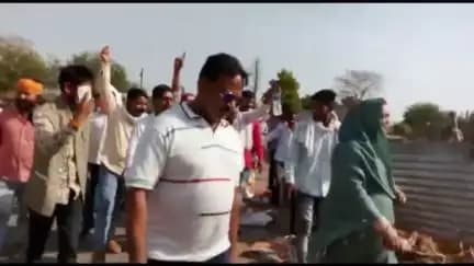 रेलवे की वादाखिलाफी के खिलाफ हम किसान पिछले 19दिनों से अनिश्चितकालीन आंदोलन पर बैठे हैं उग्र होने को मजबूर किया जा रहा