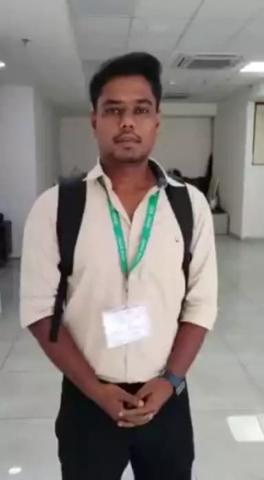 राँची में आयोजित रोज़गार मेले में नियुक्ति पत्र मिलने के बाद अभ्यर्थियों की प्रतिक्रिया |