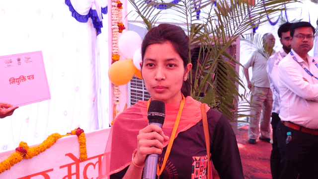 डाक विभाग में नियुक्ति से उत्‍साहित स्‍मिता भटनागर मा. प्रधानमंत्री जी को धन्‍यवाद दे रही हैं #RozgarMela