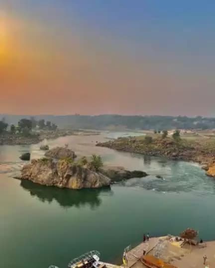 Today’s #picoftheday features the beautiful stretch of the Bheda Ghat on the side of the Narmada river in Madhya Pradesh, shot by Upendra Vikram Singh.
 #OurCultureOurPride @pibbhopal