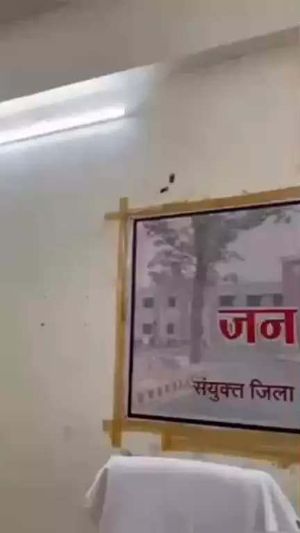 कलेक्टर श्री प्रभात मलिक ने आज #जन_चौपाल के माध्यम से लोगों की समस्याएं सुनी। 

@cmochhattisgarh @dprchhattisgarh

#gariyaband #Jan_Choupal