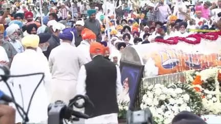 PM Modi pays tribute to Shree Prakash Singh Badal