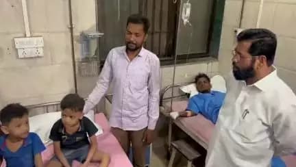 इंदिरा गांधी रुग्णालयात जाऊन मुख्यमंत्री <nis:link nis:type=tag nis:id=एकनाथशिंदे nis:value=एकनाथशिंदे nis:enabled=true nis:link/> यांनी इमारत दुर्घटनेतील जखमींची विचारपूस केली, त्यांना धीर दिला.