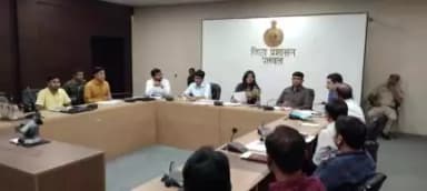 ➡️सभी छात्रों को बुनियादी साक्षरता और संख्यात्मक ज्ञान देना निपुण हरियाणा मिशन का उद्देश्य : उपायुक्त नेहा सिंह
➡️विभाग आपसी तालमेल से कार्य कर निपुण हरियाणा मिशन के लक्ष्य को करें निर्धारित समय में पूरा
➡️डिस्ट्रिक स्टेयरिंग कमेटी की बैठक