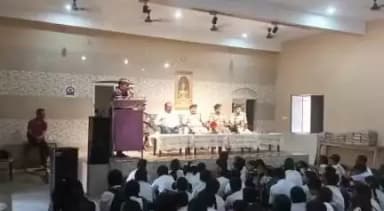 धनबाद जिला के धनसार थाना द्वारा थाना अंतर्गत प्राणजीवन एकेडमी स्कूल में यातायात जागरूकता डायन प्रथा के विरुद्ध जागरूकता एवं मोब लिंचिंग से संबंधित जागरूकता प्रोग्राम आयोजित किया गया।