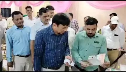 #एफएलएन के तहत अध्यापकों के द्वारा तैयार की गई कम कीमत की शिक्षण सामग्री का एडीसी डॉ. ब्रह्मजीत सिंह ने किया निरीक्षण