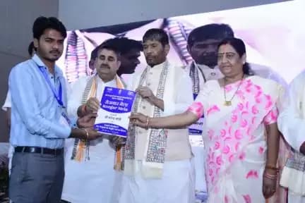 मुजफ्फरपुर  में 13 जून 2023 को आयोजित रोजगार मेले में प्रधानमंत्री श्री नरेन्द्र मोदी जी ने युवाओ को दिए नियुक्ति पत्र 
रोज़गार मेले का छठा भाग वित्तीय सेवा विभाग के मार्गदर्शन  में आयोजित किया गया था।