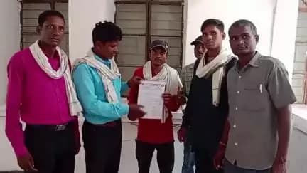 सरपंच पति एवं ग्रामीणों के द्वारा रोजगार सहायक मुकेश वरकड़े को अतरिक्त प्रभार गुड़ा का न दिया जाए। बहुत ही सराहनीय काम