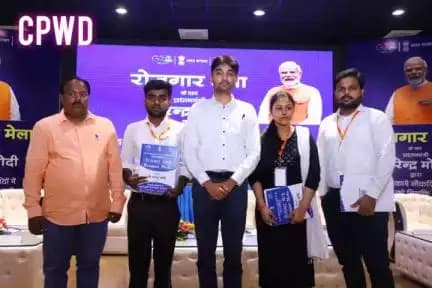 गोरखपुर रोजगार मेला में सीपीडब्ल्यूडी के अभ्यर्थी।