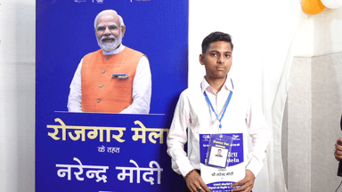 रोज़गार पाकर खिले चेहरे, ईमानदारी से सेवाएं देने का लिया प्रण, रोज़गार मेले का वाराणसी में सफ़ल आयोजन