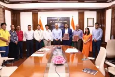A MoU was signed between #MNCFC, MoA&FW & Pixxel Space India Pvt Ltd, under the chairmanship of Sh. Manoj Ahuja, @SecyAgriGoI for developing #agricultural analytics models using sample imagery from Pixxel's pathfinder hyperspectral.