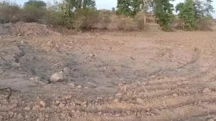 जमीन पर किया जबरन कब्जा व्यक्ति