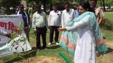 फतेहाबाद। विश्व पर्यावरण दिवस पर उपायुक्त मनदीप कौर ने लघु सचिवालय प्रांगण में किया पौधारोपण #WorldEn ironmentDay