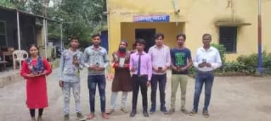 चान्हो थाना अंतर्गत मोबाईल गुम हो जाने की शिकायत कर कार्रवाई करते हुए मोबाइल के वर्तमान उपयोगकर्त्ता से प्राप्त कर मोबाईल के  कुल-08 (आठ) मूल धारकों को सामुहिक रुप से मोबाईल सौप दिया गया।