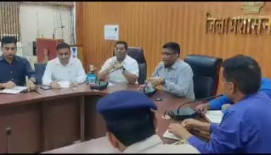 मेरी माटी-मेरा देश अभियान के तहत 13 से 15 अगस्त तक हर घर तिरंगा मुहिम को प्रभावी ढंग से मनाया जाएगा। डीसी रेवाड़ी मोहम्मद इमरान रजा ने हर घर पर तिरंगा फहराने के लिए सामाजिक, धार्मिक व औद्योगिक इकाइयों के प्रतिनिधियों के साथ बैठक ली।