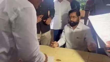 दरे (जि. सातारा) | विशेष जनता दरबारातून मुख्यमंत्री एकनाथ शिंदे यांनी जाणून घेतल्या जनतेच्या अडचणी