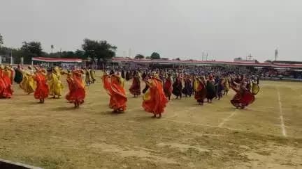 *रेवाड़ी स्थित राव तुलाराम स्टेडियम में मेरी माटी-मेरा देश अभियान को समर्पित 77वें स्वतंत्रता दिवस समारोह में देशभक्ति व राष्ट्रप्रेम से ओतप्रोत मनोहारी सांस्कृतिक कार्यक्रमों की प्रस्तुति देते प्रतिभागी।*
#MeriMaatiMeraDesh
#veerokavandan