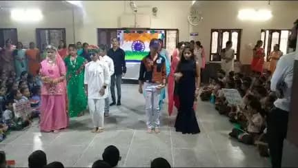 Annie Besant Public Senior Secondary School द्वारा मतदान जागरूकता के लिए स्वतंत्रता दिवस पर दी गयी प्रस्तुत्ति