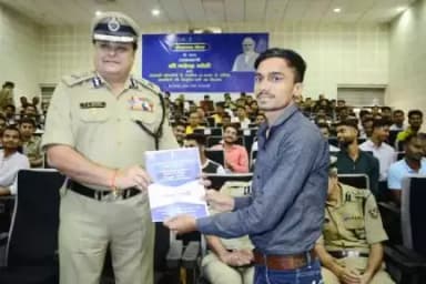 रोजगार मेला में आज दिनांक 28 अगस्त 2023 को माननीय प्रधानमंत्री ने वीडियो कॉन्फ्रेंसिंग के द्वारा सरकारी नौकरियों में चयनित 51000 से अधिक अभ्यर्थियों को नियुक्ति पत्रों का वितरण किया ।