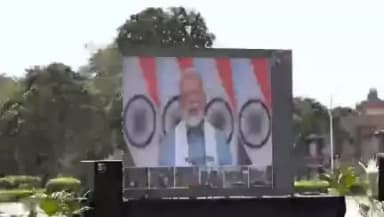 सीमा सुरक्षा बल, छावला नई दिल्ली रोज़गार मेले में माननीय प्रधान मंत्री श्री नरेंद्र मोदी जी चयनित उम्मीद्वारों को आनलाईन सम्बोधित करते हुए।