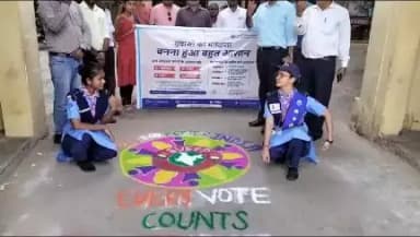 अंतर्राष्ट्रीय लोकतंत्र दिवस पर स्काउट गाइड ने लालसोट विधानसभा क्षेत्र में सजाई रंगोली। 
@ceorajasthan 
#NoVoterLeftBehind #Vote4Sure #YouthChlaBooth