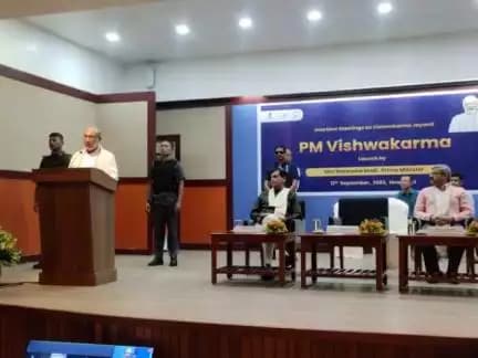 Chief Minister of Manipur, Shri N Biren Singh (@NBirenSingh) addressing  the gathering during the launch of  PM Viswakarma scheme at Imphal.

#PMVishwakarmaYojana