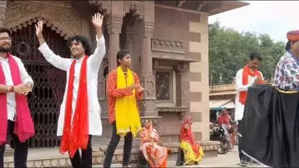 घण्टाघर क्षेत्र में गूंजा मतदाता जागरुकता का संदेश, 
नुक्कड़ नाटक ने जगायी चेतना
‘चलो मतदान करें’