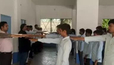 मतदान शपथ ग्रहण करते हुवे विधार्थी