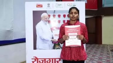 आज इन्दौर में  9वें #RozgarMela में केन्द्रीय विभागों में चयनित उम्मीदवारों को नियुक्ति पत्र प्रदान किए गए l