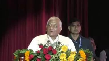 आज दिनांक 26/9/23 को टी एम यू, मुरादाबाद में रोजगार मेला 9 का आयोजन किया गया । मुख्य अतिथी  जनरल सेवानिर्व्त डॉक्टर वी के सिंह , केंद्रीये राज्य मंत्री सडक एवं परिवहन एवं सिविल एविएशन द्वारा 164 अभियर्थीयो को नियुक्ति पत्र वितरित किये गये।