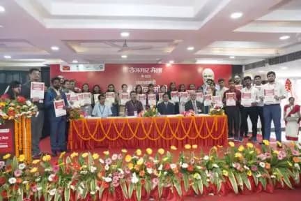 Group photograph of candidates with Dignitaries of Rozgar Mela-9 organised by India Post on 26.09.2023 at Siliguri, West Bengal.