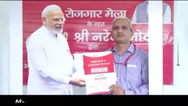 रोजगार मेले के नौवें संस्करण में प्रतिभागी अपना अनुभव/ विचार साझा करते हुए