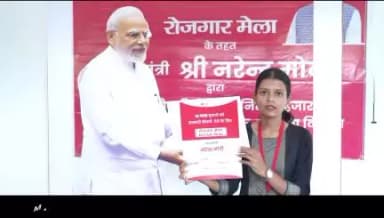 रोजगार मेले के नौवें संस्करण में प्रतिभागी अपना अनुभव/ विचार साझा करते हुए