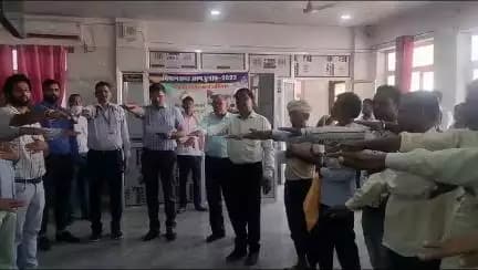 राजकीय जिला चिकित्सालय महवा दौसा में मतदान जागरूकता कार्यक्रम एवं मतदानकरने की शपथ।  @ceorajasthan #myvotemyvoice