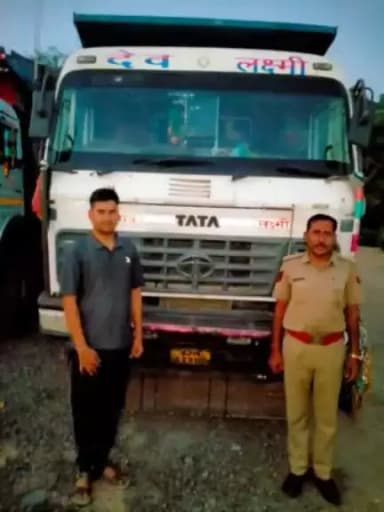 *पुलिस थाना बरोनी  की कार्यवाही*
 
*लगभग 50 लाख रुपए कीमत का चोरी गया डंपर जप्त* #TonkPolie #IgpAjmer  #RajasthanPolice
