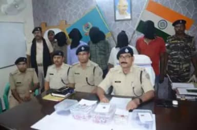 विगत माह केंदुआडीह थाना क्षेत्र के कुरमीडीह में झरिया निवासी जेवरात कारोबारी विजय वर्मा से हुई लूट कांड का उद्भेदन करते हुए पुलिस ने वारदात में संलिप्त 5 अभियुक्तों को गिरफ्तार किया है। पुलिस की विशेष टीम ने अपराधकर्मियों के पास से लूट के ढ