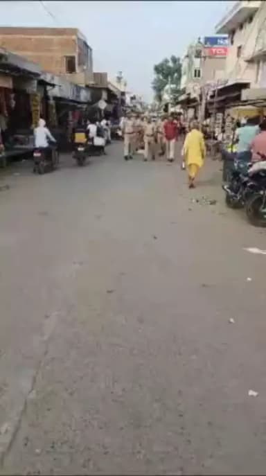 #अलवर_पुलिस_सदैव_आपकी_सुरक्षा_हेतु_तत्पर
विधानसभा चुनाव वर्ष 2023 के मध्यनजर पुलिस थाना Kotwali, Govindgarh, pratapgarh द्वारा मतदान केन्द्रो का भ्रमण व फ्लैग मार्च।

#PoliceRajasthan