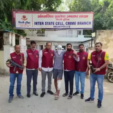 दिल्ली पुलिस @CrimeBranchDP की टीम ने 'गोगी गैंग' के कुख्यात शूटर को गिरफ्तार किया।
आरोपी 1 करोड़ की रंगदारी सहित 3 अन्य आपराधिक मामलों में शामिल है।
#DPUpdates
