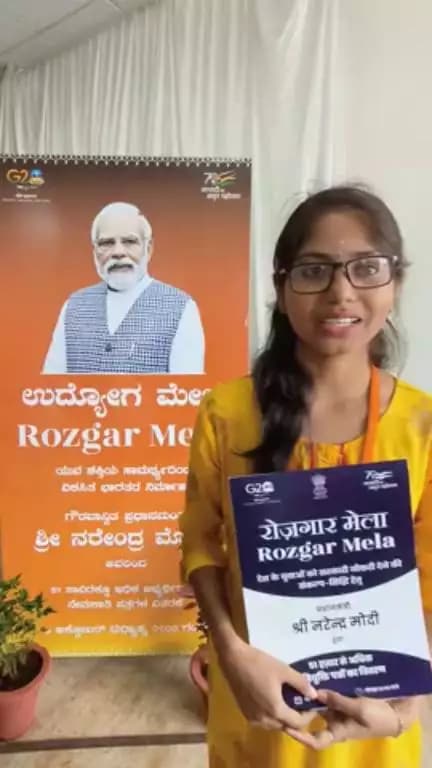 Rachana, Tech-III/TRD, South Western Railway Mysuru Division expressing happiness during the <nis:link nis:type=user nis:id=lws49swYMoUNzNtxBWCiAjN4m1G3 nis:value=rozgarmela nis:enabled=true nis:link/>.