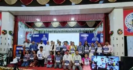 रेलवे ऑडिटोरियम, धनबाद में माननीय उपभोक्ता, खाद्य, सार्वजनिक वितरण, पर्यावरण, वन एवं जलवायु परिवर्तन राज्य मंत्री श्री अश्विनी कुमार चौबे एवं माननीय सांसद श्री पी.एन.सिंह ने उपस्थित युवाओं को नियुक्ति पत्र प्रदान किया ।