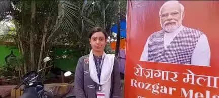 A Candidate sharing her feelings during Rozgar Mela at Cuttack