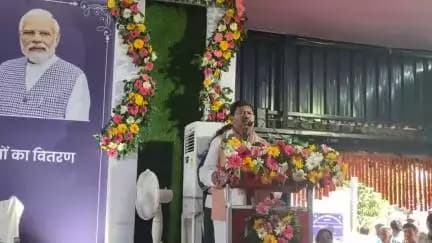 Shri Bishweswar Tudu,
Hon'ble Minister of State for Tribal Affairs & Jal Shakti, Govt. of India addressing the candidates.